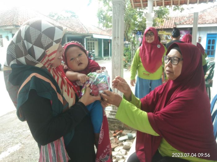 Pemerintah Desa Karangsari Mendukung Pemberian PMT Posyandu Dusun Kewangen 02