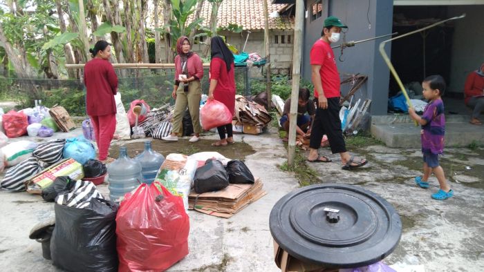 Kegiatan Bank Sampah “HIJAU BERSERI” Dusun kewangen Desa karangsari 01