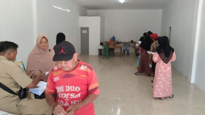 Bantuan Pangan Berupa Beras Kepada 476 Sasaran Desa Karangsari Kecamatan Kebumen  02
