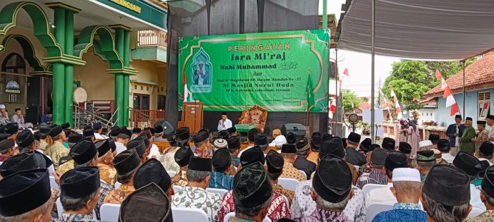 Memperingati Isro Mi’roj & haul Al-Mughfurlah KH. Hasyim ‘Abdulloh Ke-37 Dusun Klepubener Desa Karangsari 01